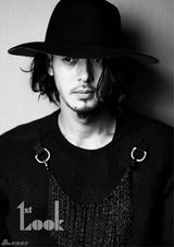 高清图：小田切让拍杂志写真 黑白大片演绎深邃魅力