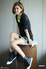 组图：阿Sa(蔡卓妍)演绎运动时装青春有型