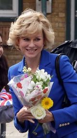 组图：《戴安娜》片场曝光 王妃优雅受爱戴