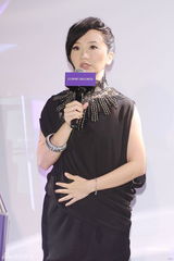 组图：吴君如出席代言活动 驳斥陈可辛赔五亿传闻