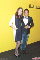 组图：任达华被琦琦投诉拍电影卖命 被女儿罚站