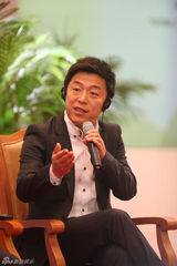 组图：黄渤发起“筷乐”行动 倡导自带便携筷