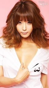 组图：韩模许允美拍大尺度写真 上身喷血全裸