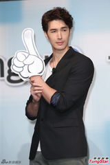 组图：锦荣避谈和蔡依林结婚话题 称等37岁再说