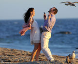 组图：克里斯-埃文斯和米歇尔拍戏海滩谈情