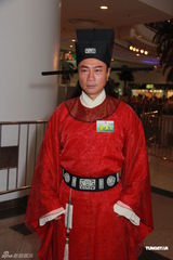 组图：黎耀祥与郑则仕斗戏 周家蔚与佘诗曼饭聚