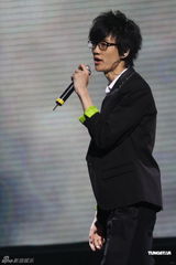 组图：许嵩新专辑发布会 加盟新东家海蝶音乐