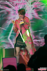 组图：容祖儿否认妒忌王菀之夺奖 陈奕迅力挺