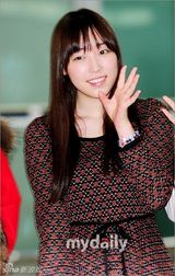 组图：少女时代早安少女同机抵韩 机场拼人气