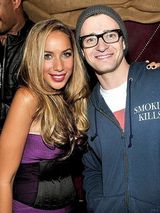 幻灯：莉顿-梅斯特搞变妆 众星出席蒂姆伯顿艺术展