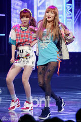 组图：泫雅回归4minute新曲两连冠秀热辣舞姿