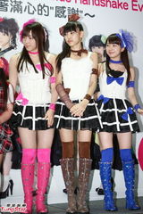 组图：早安少女组台湾握手会引千名粉丝