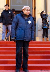 组图：于是之灵车赴人艺告别 艺术家齐往哀悼