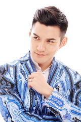 组图：严屹宽质感型男写真出炉 大秀魅惑电眼