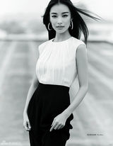 组图：倪妮恬静柔美封面写真肌肤白皙