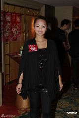 组图：梁安琪不问何超云恋情 否认赌王赠送近亿股份