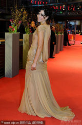 幻灯图集：《在路上》首映变庆生会 主席热拥导演