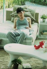 组图：冯铭潮眼神忧郁洞察人心 怀旧风慵懒诱惑