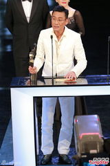 组图：梁家辉凭《寒战》获金像奖最佳男主角