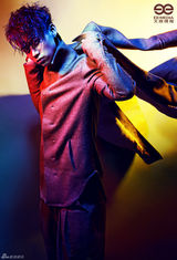 组图：魏晨圣诞大片曝光 炫彩迷幻变潮男