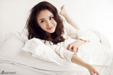 组图：隋兰女神范儿时尚写真 甜美大方笑容暖心