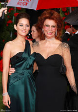 高清组图：玛丽昂-歌迪亚与索菲娅-罗兰亲热拥抱