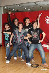 高清组图：温拿演唱会圆满结束 财源滚滚开心到底