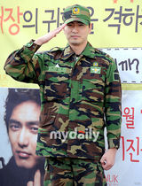 组图：韩国女星崔智友恋人李振旭退伍