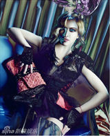 幻灯图集：麦当娜最新广告曝光 天后变身洗碗妇