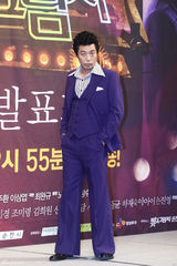 高清组图：韩星安在旭孙谭菲宣传新剧《光与影》