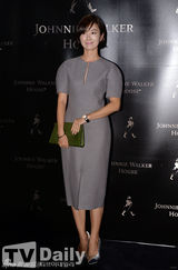 组图：宋承宪姜志焕出席活动 黑色西装拼帅