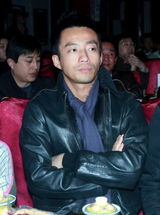 组图：增爱基金答谢相声晚会 汪小菲捧场郭德纲