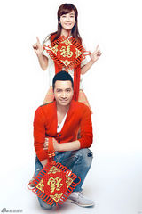 组图：何晟铭李晟元宵写真温暖欢喜送祝福