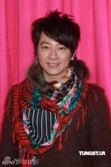 组图：郭书瑶井柏然牵手献唱亚视 张敬轩盼解封