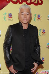 组图：众星助阵TVB慈善 巫启贤为马航乘客祈祷