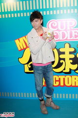 组图：古巨基尚未考虑求婚 代言勾童年回忆