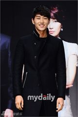 组图：韩艺媛徐智慧等出席《贵妇人》发布会