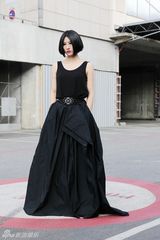 组图：黄晓明尚雯婕巴黎看秀