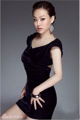 幻灯图：熊梓伊做客时尚栏目 环球小姐完美蜕变