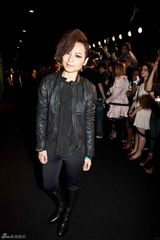 组图：周笔畅赴美参加时尚派对 现场大秀英文