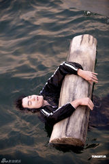 幻灯图：《全城戒备》将上映 郭富城被投粪海喂鲨鱼 