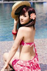 组图：UP Girls香港拍写真 清凉上阵秀惹火身材