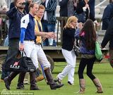 组图：女粉丝拍威廉哈里兴奋大叫喜感十足