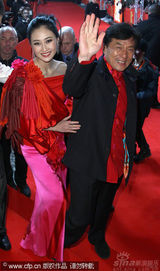 幻灯图集：《大兵小将》柏林首映 成龙林鹏着情侣装