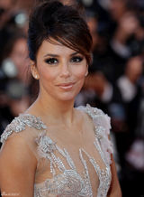 高清组图：伊娃-朗格利亚长裙亮相戛纳红毯