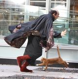 幻灯图：《蓝精灵》热拍 “老巫捉小猫”笑果十足