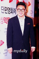 组图：申敏儿甜美造型出席活动 秀爱端庄金正恩个性