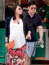 组图：郭晶晶挺大肚携夫游泰国 曝预产期9月底