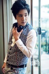 明星爱街拍：薛之谦偶遇时尚 打造花样年华