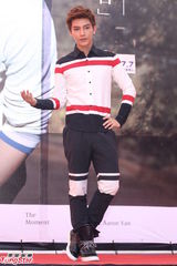 组图：炎亚纶新专辑签唱会自曝曾是愤青